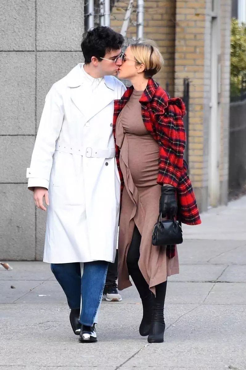 Gravid Chloe Sevigny viste en afrundet mave i Jim Jarmushe Lens 100724_6