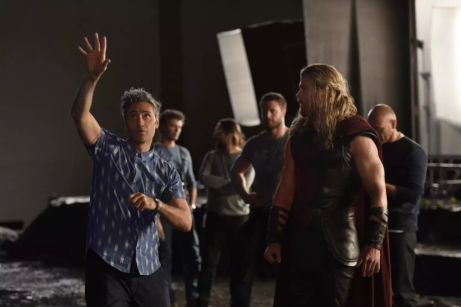 Chris Hemsworth og Thai Vaititi reagerede på overførslen af ​​premiere 