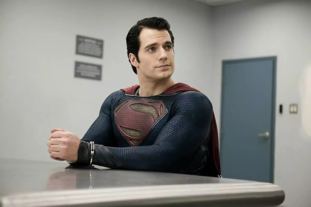 Henry Cavill pot tornar al paper de Superman per menys diners
