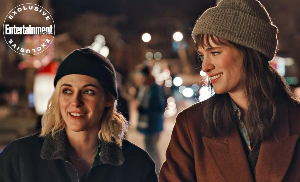 Kristen Stewart i MacKenzie Davis na slici gay para na okvirima "sretne sezone"