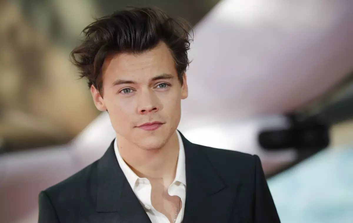 Harry Styles reageare op geroften dat de folgjende James Bond sil spylje