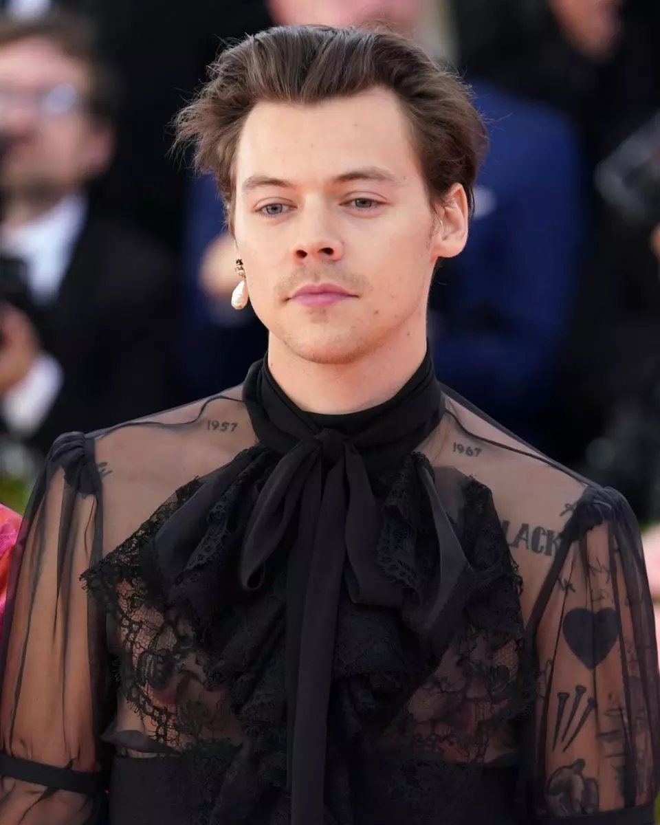 Harry Stiles u Lily James jista 'jkollhom fl-adattament tal-LGBT Sensazzjonali Ruman