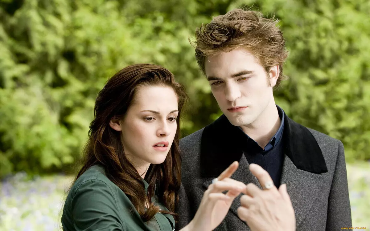 Avtor "Twilight" je odgovoril na kritiko Bella Swan kot vzornega modela za dekleta