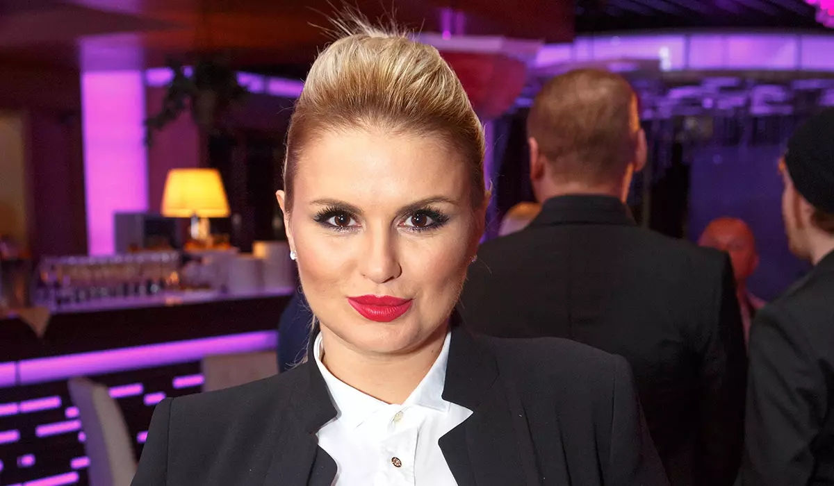 "Ez gelek tirsnak im": Anna Semenovich berî rojbûna xwe "Prick of Beauty"