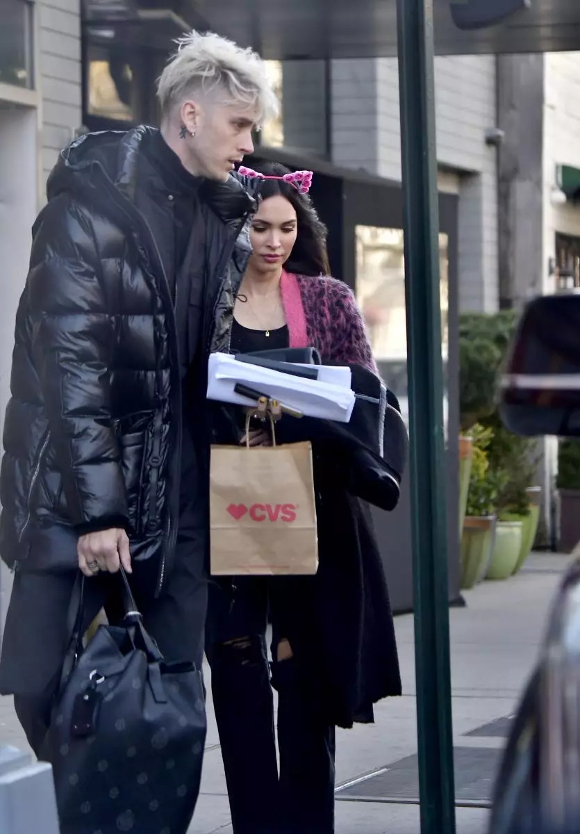 Foto: Megan Fox, Kolson Baker ilə nişan haqqında şayiələrə səbəb oldu 102683_5