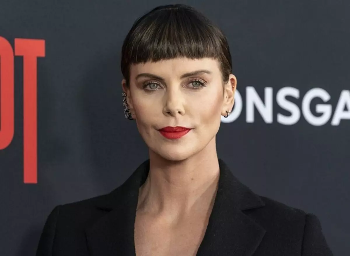 "Yayingumntu obhinqileyo kwiHollywood": Charlize Theron wathetha ngendima yoMama wabasetyhini