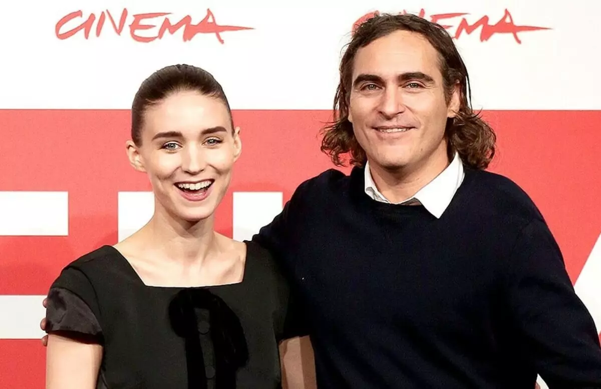 Hoakin Phoenix y Rooney Mara se comprometieron oficialmente