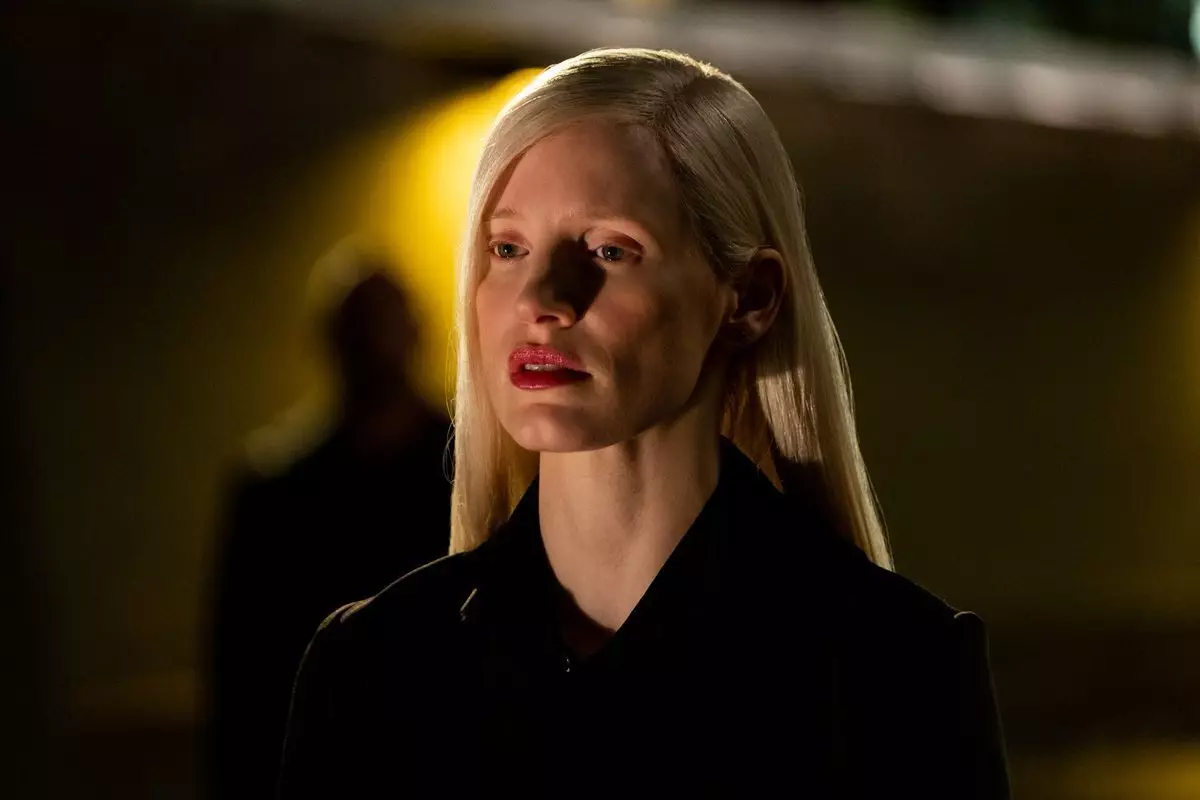 UJessica ChestAin wenqabile ku- "Dkt. Strange" ukudlala i-superhero