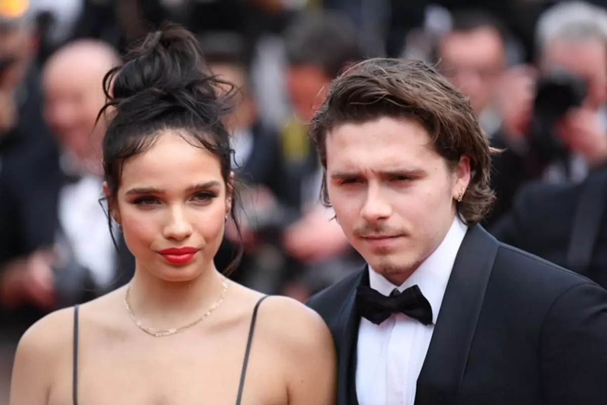 Brooklyn Beckham Aniverary nne nne ya maka Khana Cross