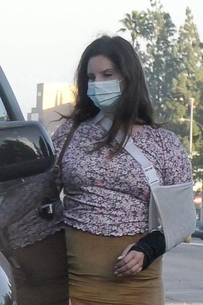 Mga kahihinatnan ng kuwarentenas? Skilled Lana del Rey nakuha sa Los Angeles. 105391_1