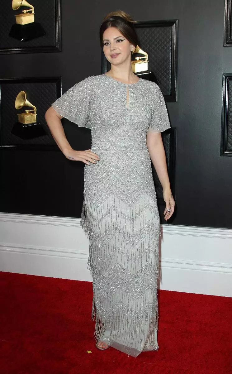 Lana del Rey kúpil šaty pre Grammy v nákupnom centre pre 600 dolárov 105466_1