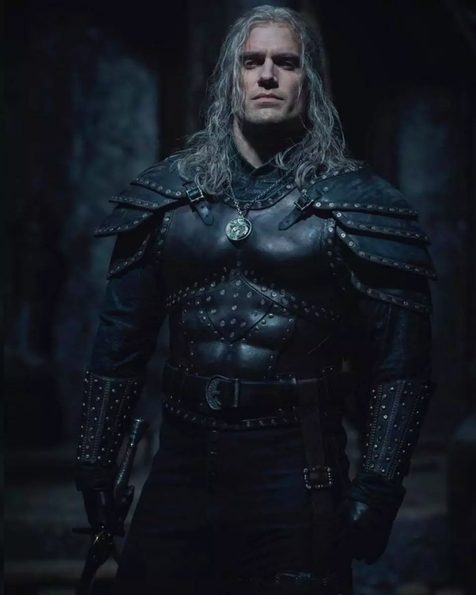 Geralt w New Armor: Henry Kavill Wspólne Księżyce drugi sezonu 