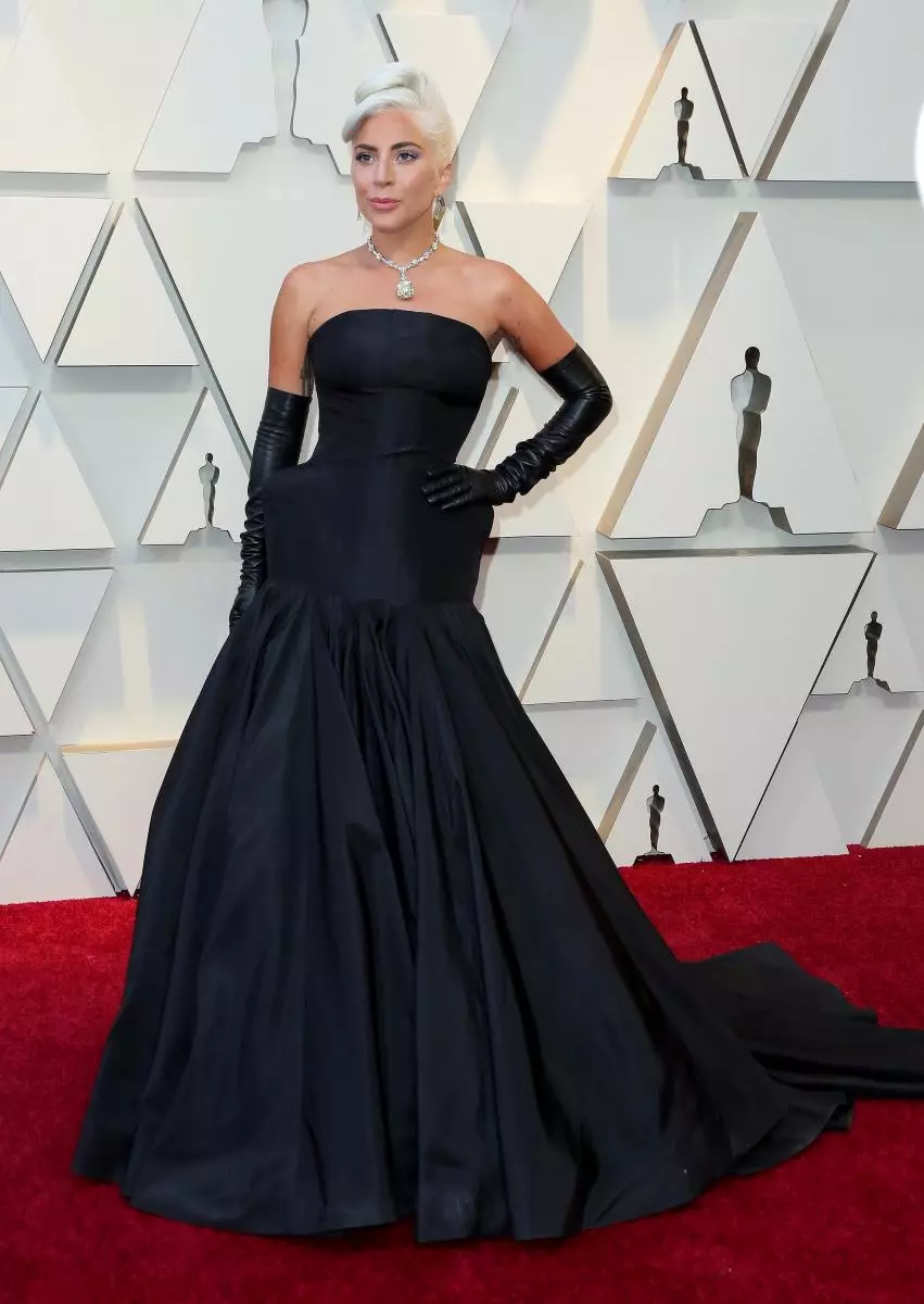 Do "Haels" Lady Gaga ás pernas de Angelina Jolie: as mellores estrelas da alfombra vermella do Premium Oscar