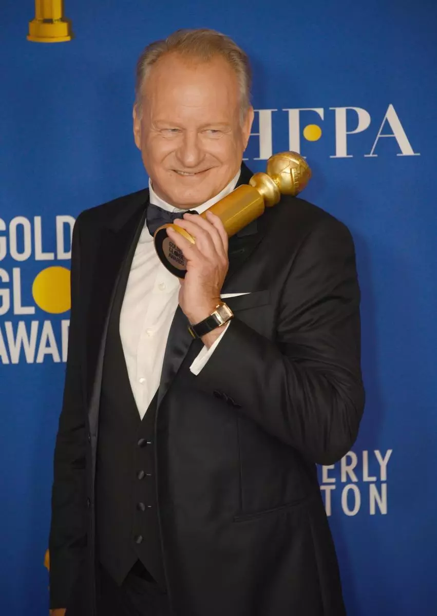 Stellan Skarsgard ŝercis, ke liaj brovoj en la 