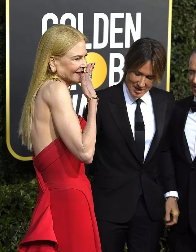 Jason Momoa t-särk, sinine käed Nicole Kidman, naljad esimestest ja teistest Golden Globe'i huvitavatest hetkedest 105902_1