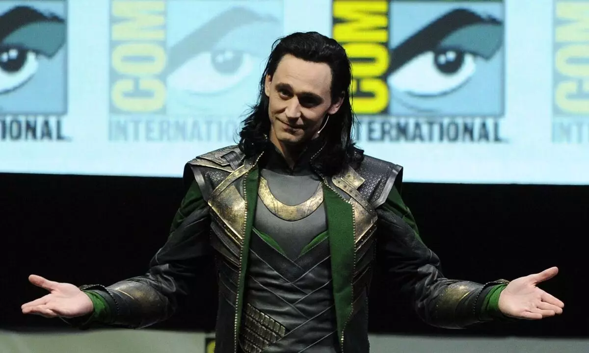 Vhidhiyo: Tom Hiddleston yakaratidza "Superhero kusvetuka" pane iyo seti yeakateerana "Loki"