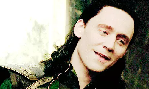 視頻：Tom Hiddleston在系列“Loki”系列上顯示了一個“超級英雄跳躍” 106002_1