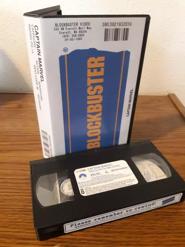 90年代に戻る：ファン「キャプテンマーベル」はVHSカセットに映画を記録しました