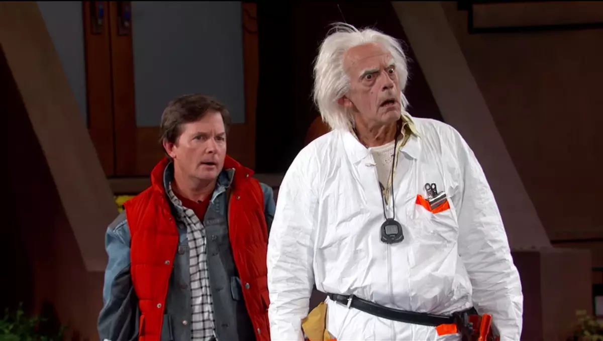 Michael J Fox un Christopher Lloyd no "Atpakaļ uz nākotni" spēlēja pokeru labdarībai