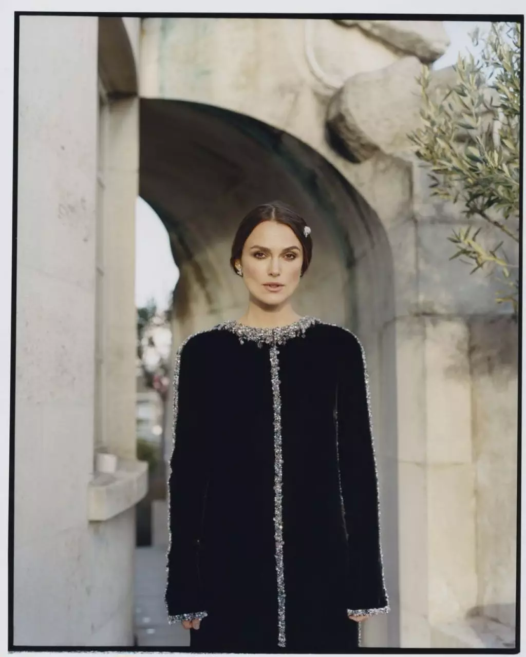 Keira Knightley decorated the cover of the December Harper's Bazaar 106441_5