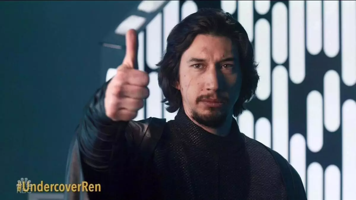 Adam Driver ha giocato a Kaylo Rena sotto copertura nel sabato sera in diretta