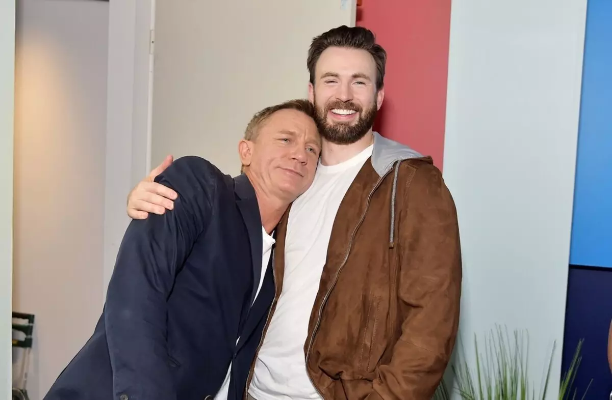 Daniel Craig pranoi atë që kolegu është xheloz i filmit "Get thika" Chris Evans