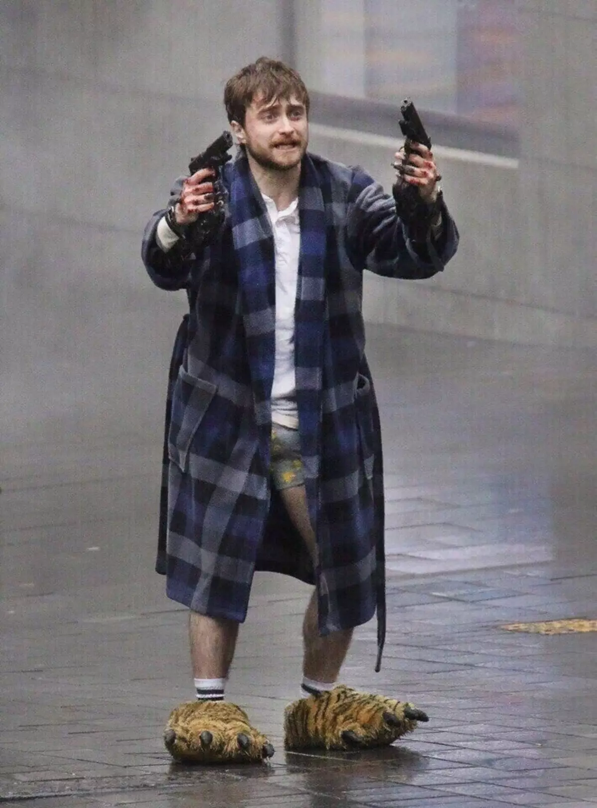 How did Daniel Radcliffe be in slippers with pistols? Explains the trailer for the film 