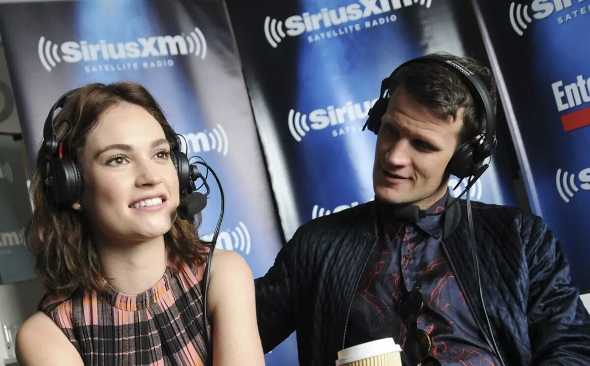 Lily James kaj Matt Smith kunvenis por la unua fojo post kiam onidiroj pri la paŭzo