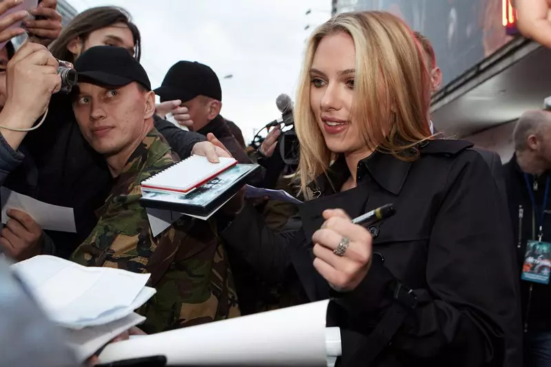 Avengers la Moscova. Scarlett Johansson (văduvă neagră) 108873_14