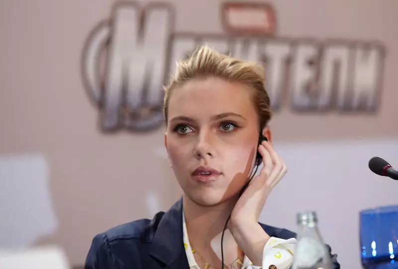 Abaveleli eMoscow. Scarlett Johansson (umhlolokazi omnyama) 108873_8