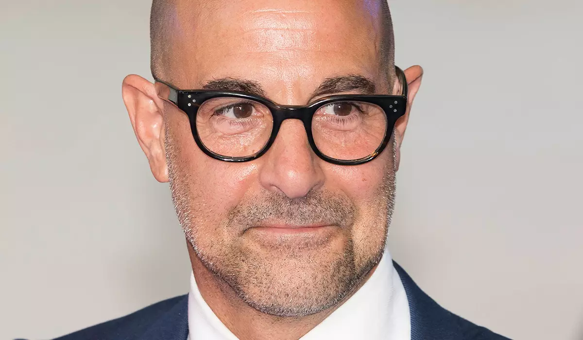 Stanley Tucci Zadowolony Emily Blunt i John Krasinsky koktajl z wódką