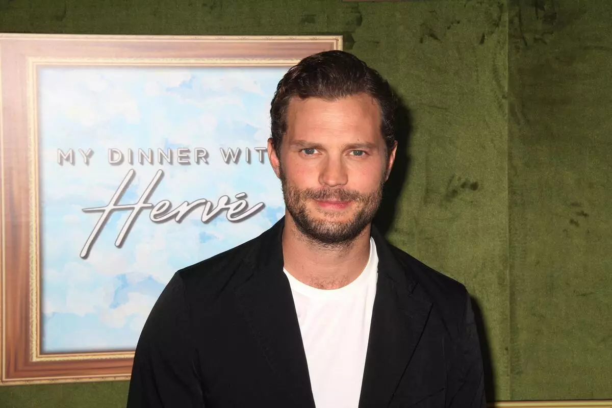 Jamie Dornan var glad att Emily Blante inte tittade på "femtio nyanser av grå"