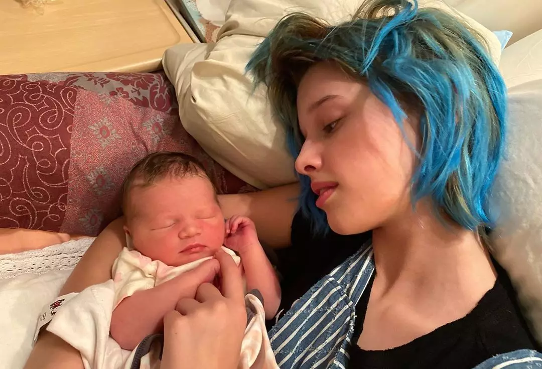 Mill Yovovich講述了新生兒的女兒，並顯示了更多的新照片 109926_4