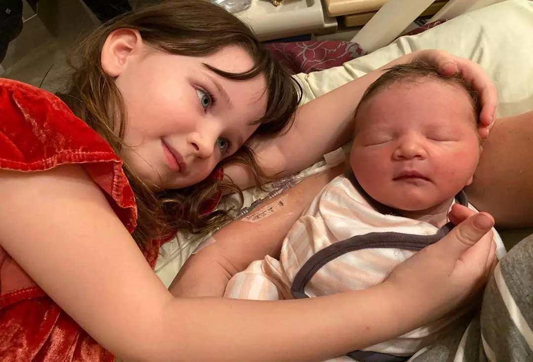 Mill Yovovich講述了新生兒的女兒，並顯示了更多的新照片 109926_5