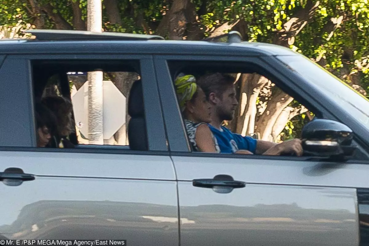 Pela primeira vez em alguns meses: Eva Mendez e Ryan Gosling com filhas caíram nas lentes de paparazzi 110250_3