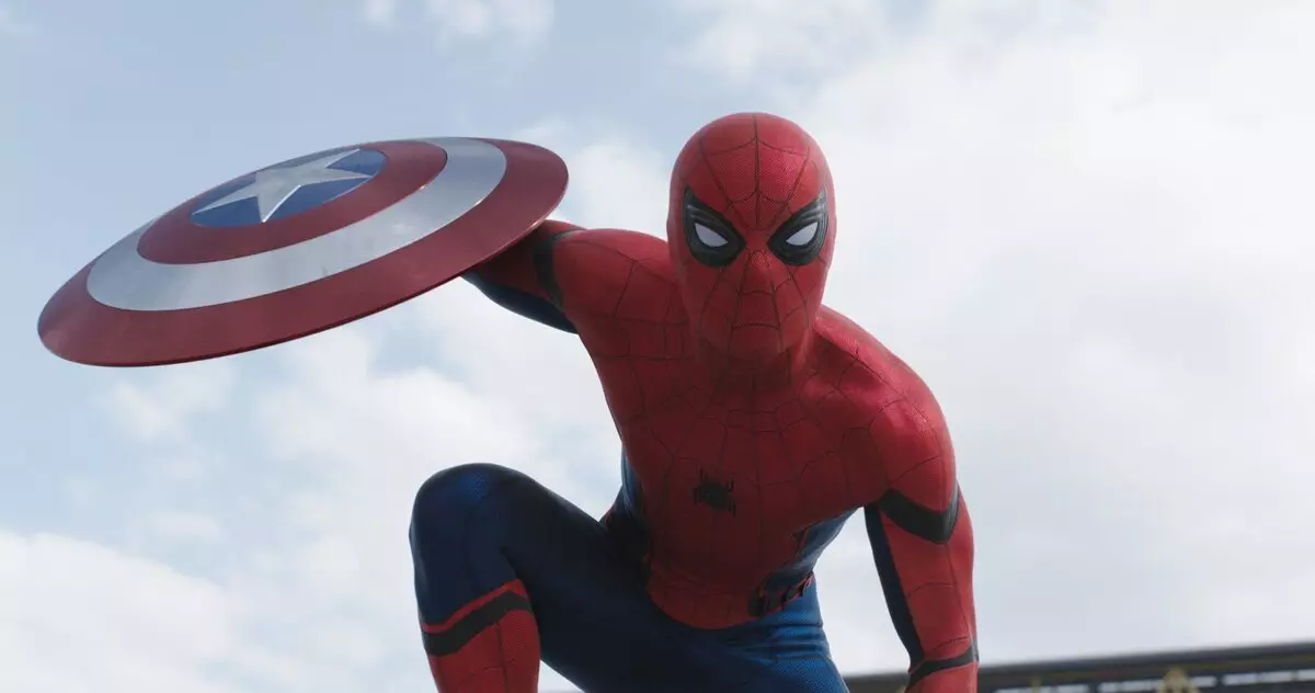 Videó: Kinoproby Tom Holland a pókszemély szerepét az "első avenger: konfrontációban"