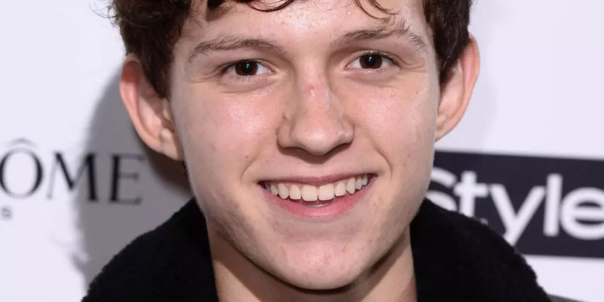 Ο Tom Holland έσπασε τη μύτη του στο σύνολο των "εκδικαστών 4"