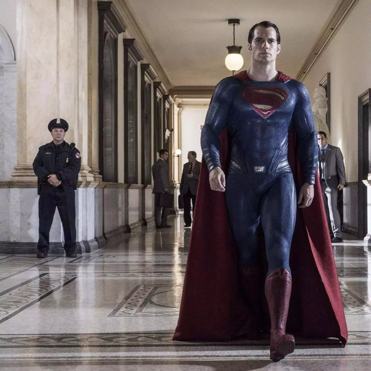 Henry Cavill håber at spille Superman mange år: 