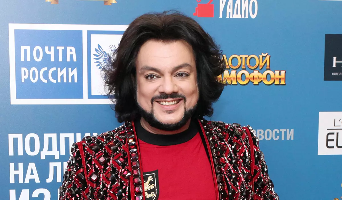 Ati: "Noneho baratangajwe nuko abana basa na we": Kirkorov yerekeje ku gusomana hamwe na stotskoy