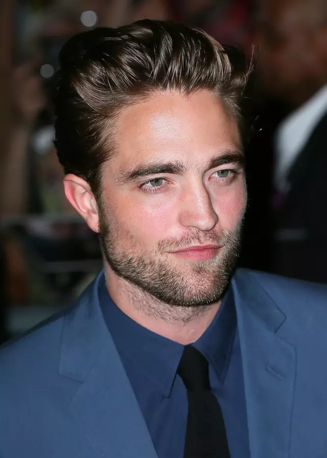 Robert Pattinson eguneroko ikuskizunean Jon Stewart-ekin