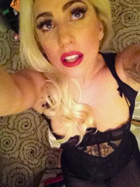 Estrelas en Twitter: Ke $ ha fixo unha nova tatuaxe, e Lady Gaga acolle a Melbourne en roupa interior 114624_5