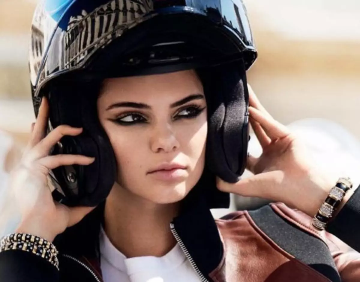 Ifoto: Kendall Jenner iharive kwiphulo lentengiso ye-dececchamp entsha