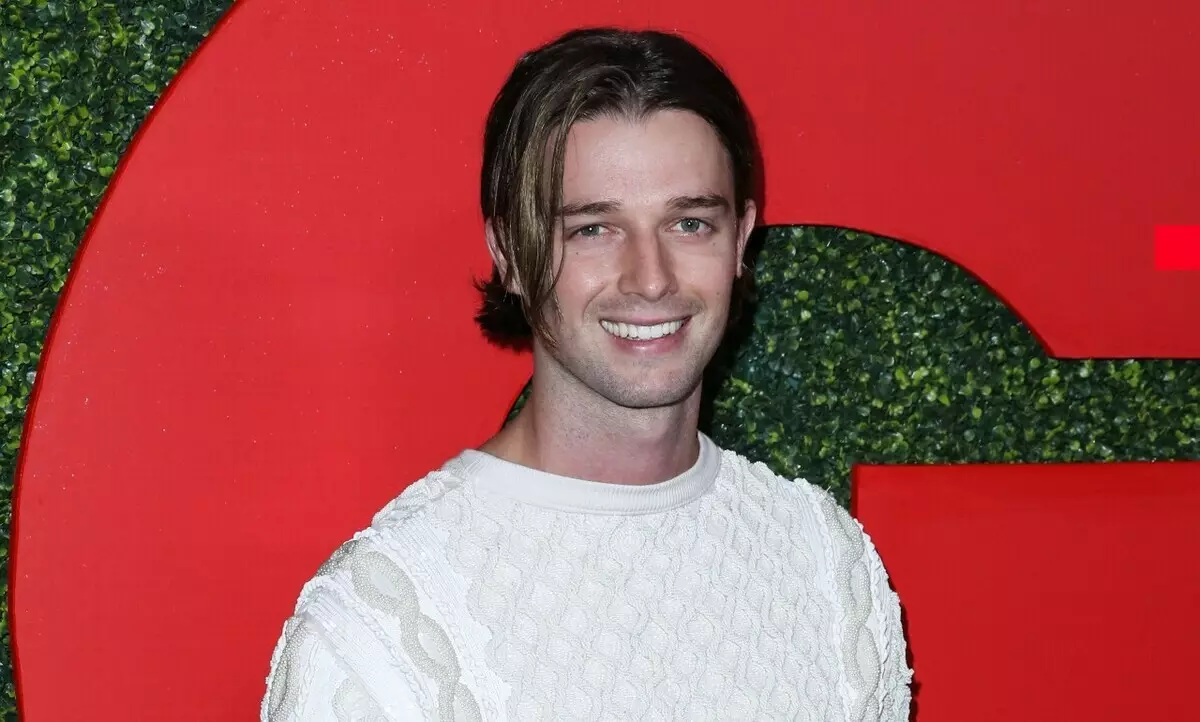 "Ji buvo taip supainioti": Patrick Schwarzenegger pristatė savo motinos pyragą su spaudos Lenny Kravita įvaizdį