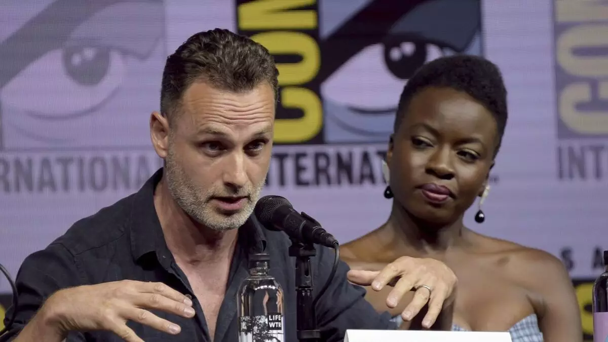 Để nước mắt: Andrew Lincoln đã ghi lại một video chia tay cho Danai Gurra từ "Walking Dead"