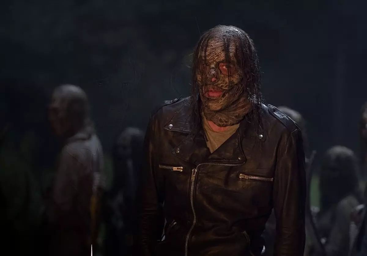 De fans fan 'e "Walking Dead" kaam skrik út Nigan yn it masker fan flústerjen