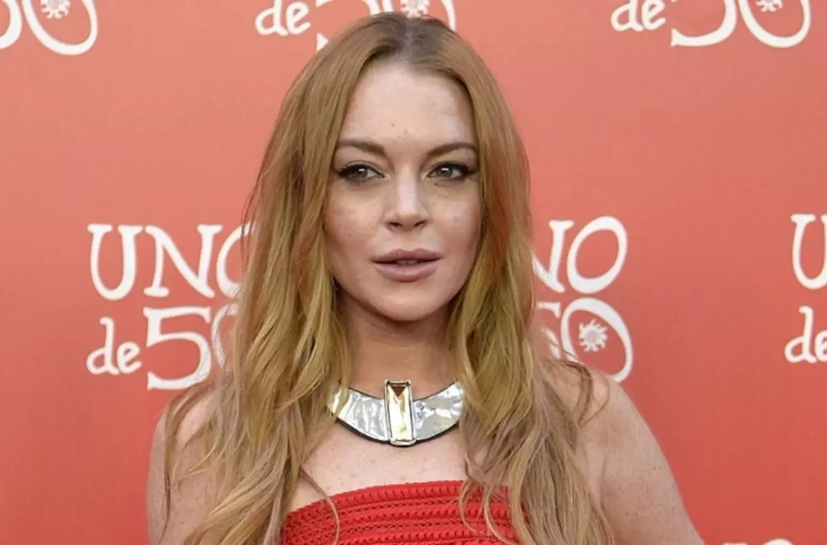 Lindsay Lohan tau raug tshem tawm kiag li nyob rau hauv kev hwm ntawm 33 xyoos