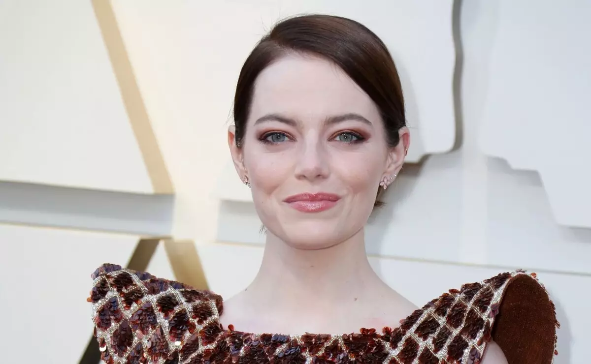 "Ĉiam volis familion": Insider parolis pri la gravedeco de Emma Stone