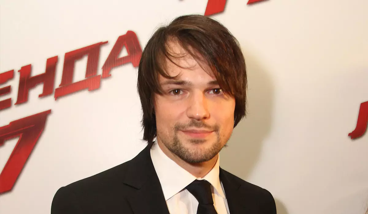 Rumor pergi: Danil Kozlovsky disyaki dalam novel dengan Oksana Akinshina