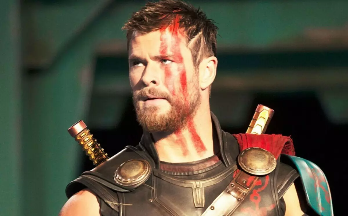 மீடியா: Chris Hemsworth தாய் Weiti வழிகாட்டுதலின் கீழ் 4 கிழித்தெறியும்