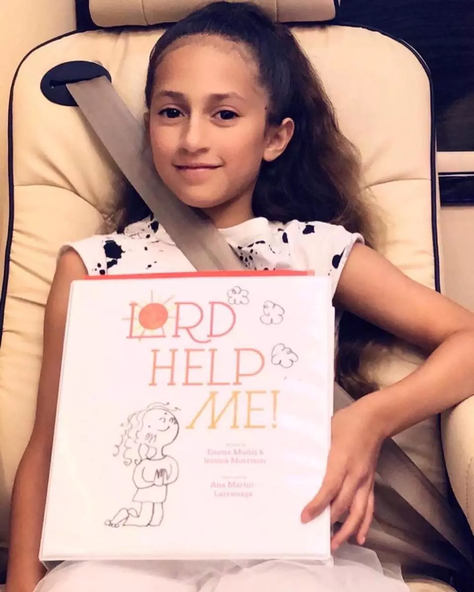 12 वर्षीय बेटी जेनिफर लोपेज ने बच्चों के लिए एक किताब लिखी 118572_2